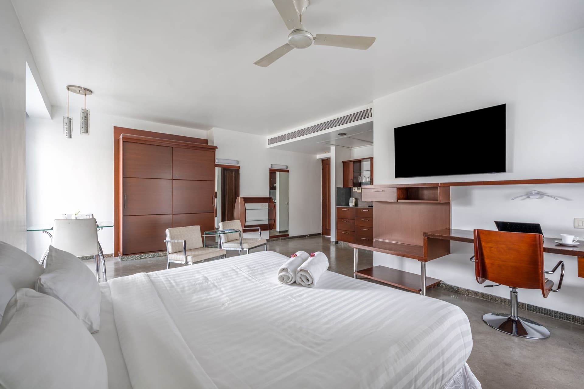 Lavelle Road — 9042 king suite 3