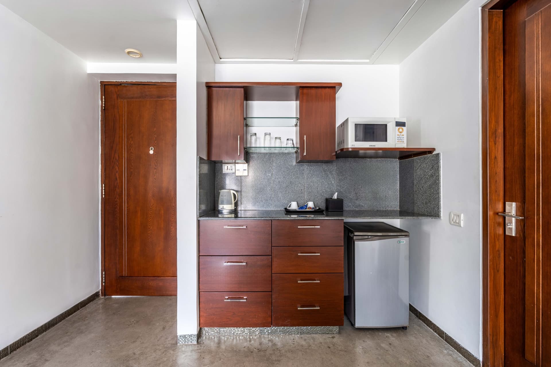 Lavelle Road — 9042 king suite 4