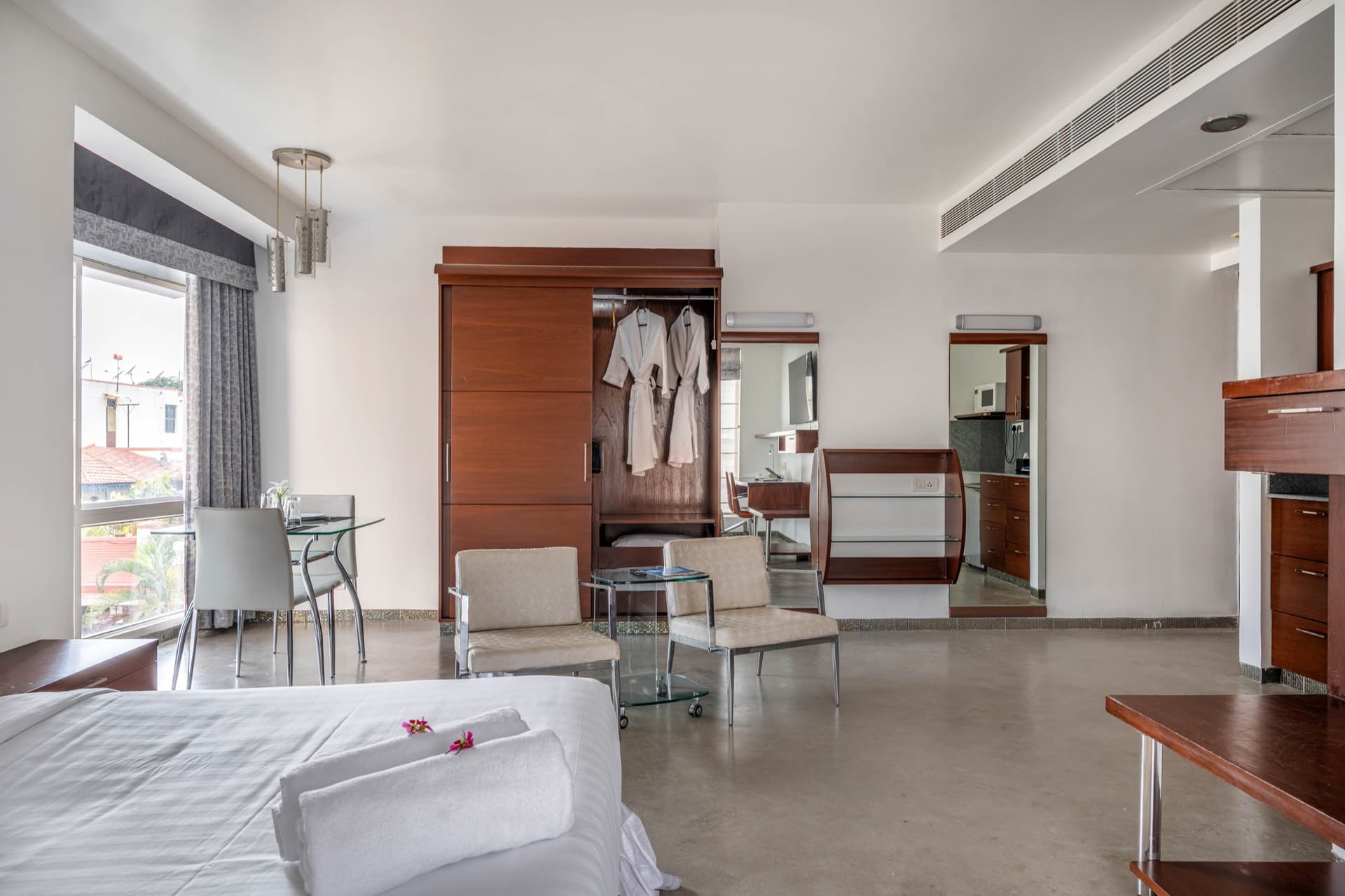 Lavelle Road — 9042 king suite 5