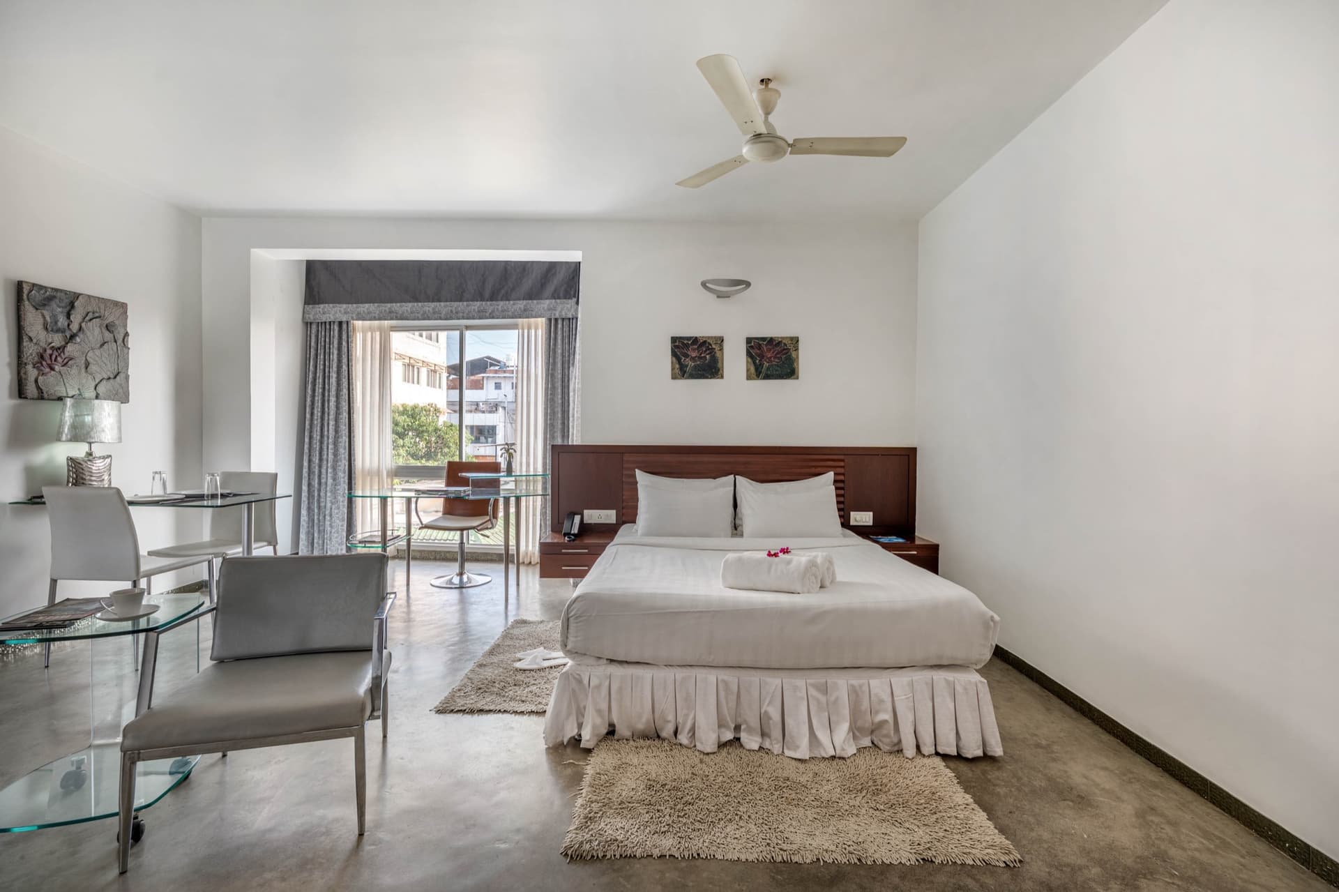 Lavelle Road — 9043 queen suite 1